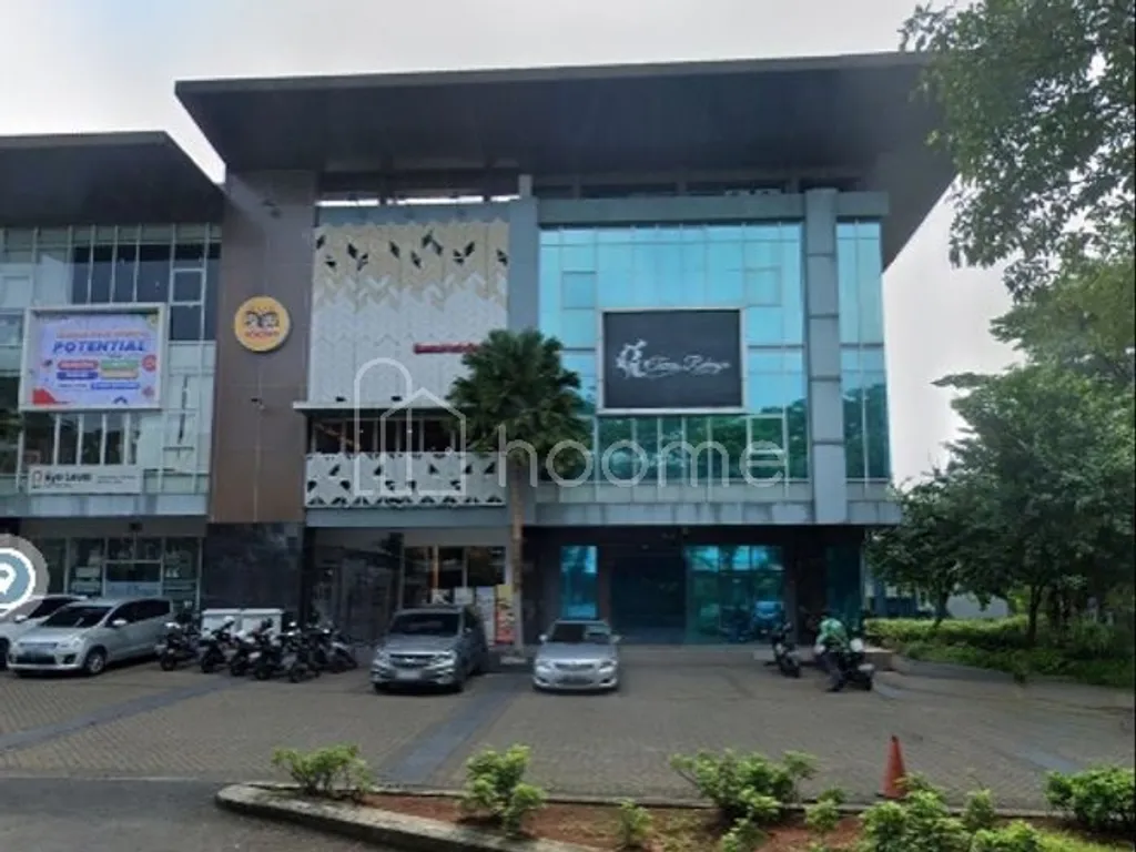 Disewakan Ruko Strategis 3 Lantai + Basement & Rooftop Lebar 9.7
