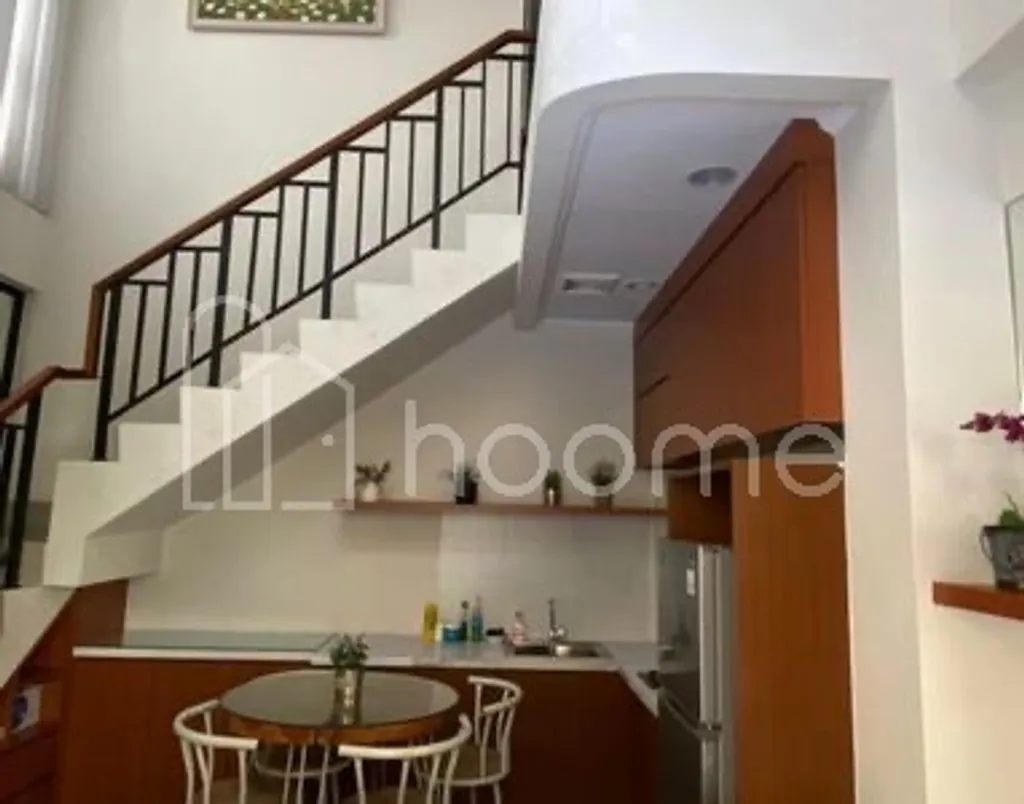 DISEWA APARTEMEN LOFT 2 LANTAI 3 BR FULL FURNISH BARU DEPAN SWIM POOL