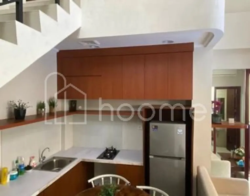 DISEWA APARTEMEN LOFT 2 LANTAI 3 BR FULL FURNISH BARU DEPAN SWIM POOL