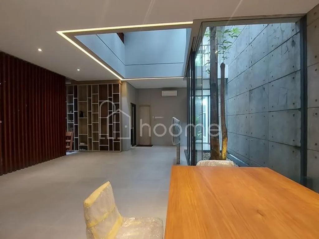 Disewakan rumah cantik baru, siap huni di Lebak Bulus Indah