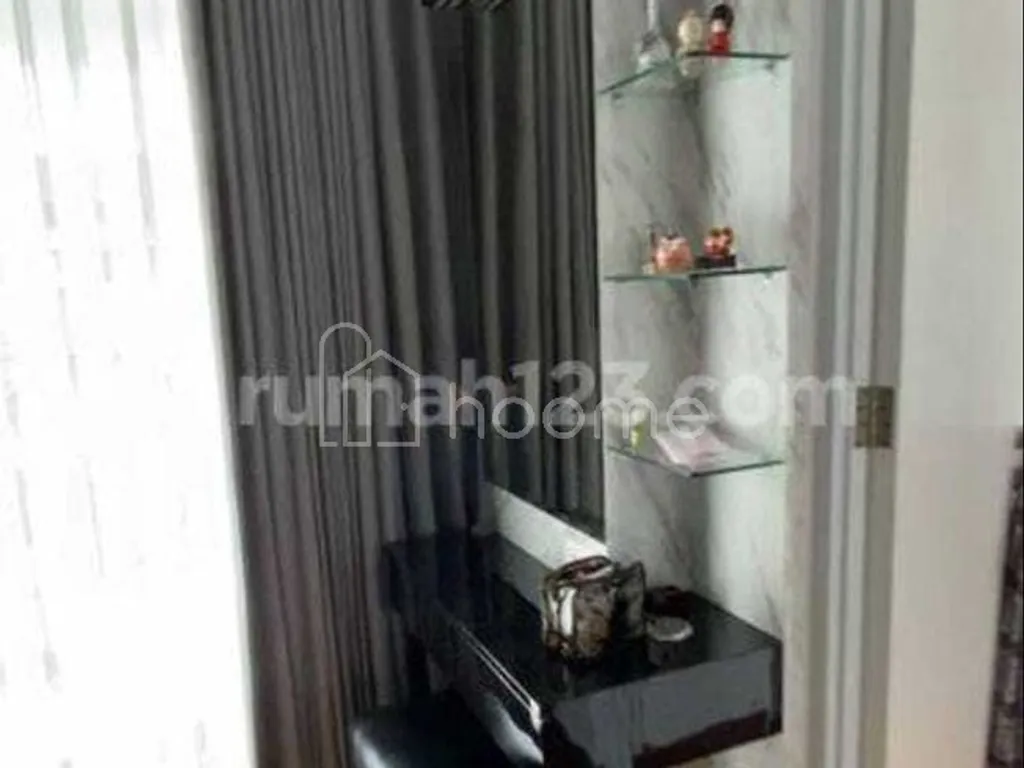 Dijual Rumah strategis di Taman Holis Indah 1