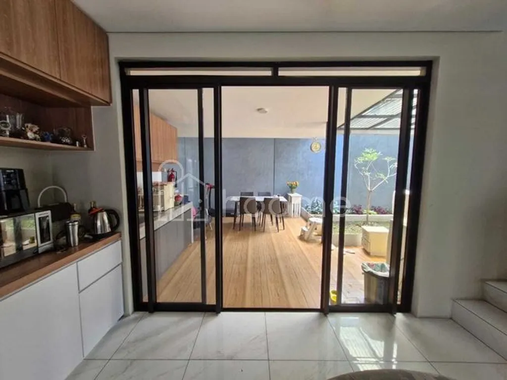 TURUN HARGA RUMAH MURAH 2 lantai Furnish Punawangi, KBP