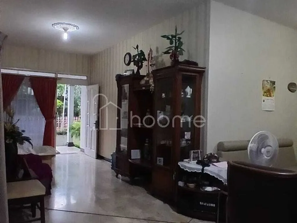 Rumah tinggal di Muara Sari 2¼ lantai Semi furnished