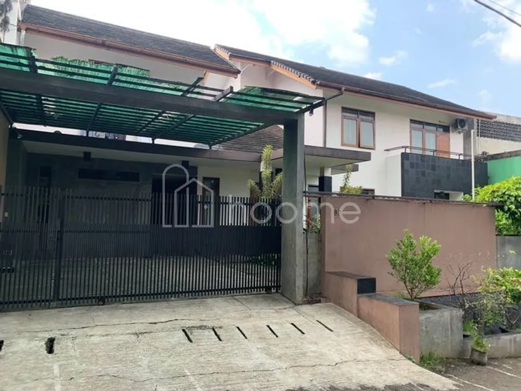 Jual murah rumah luas9 kamar cigadung dekat dago