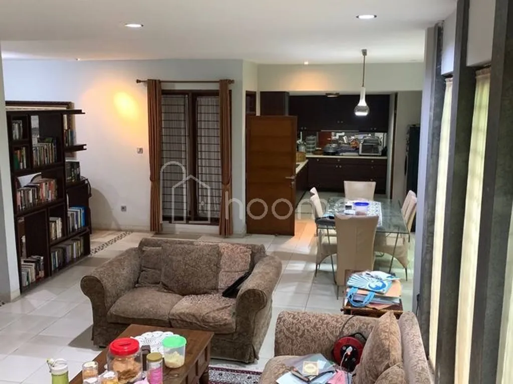 Jual murah rumah luas9 kamar cigadung dekat dago