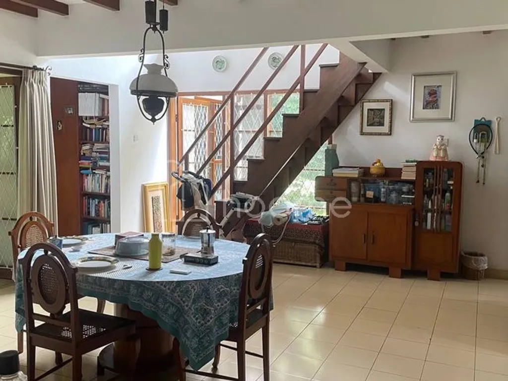 Dijual rumah clasic luas di cigadung dekat dago