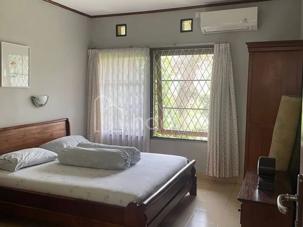 Dijual rumah clasic luas di cigadung dekat dago