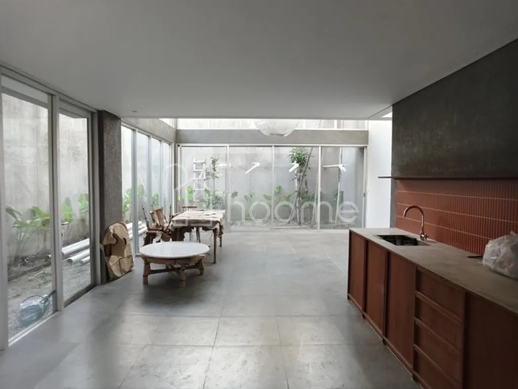 RUMAH BARU MODERN KUBIK INDUSTRIAL CISARANTEN ARCAMANIK