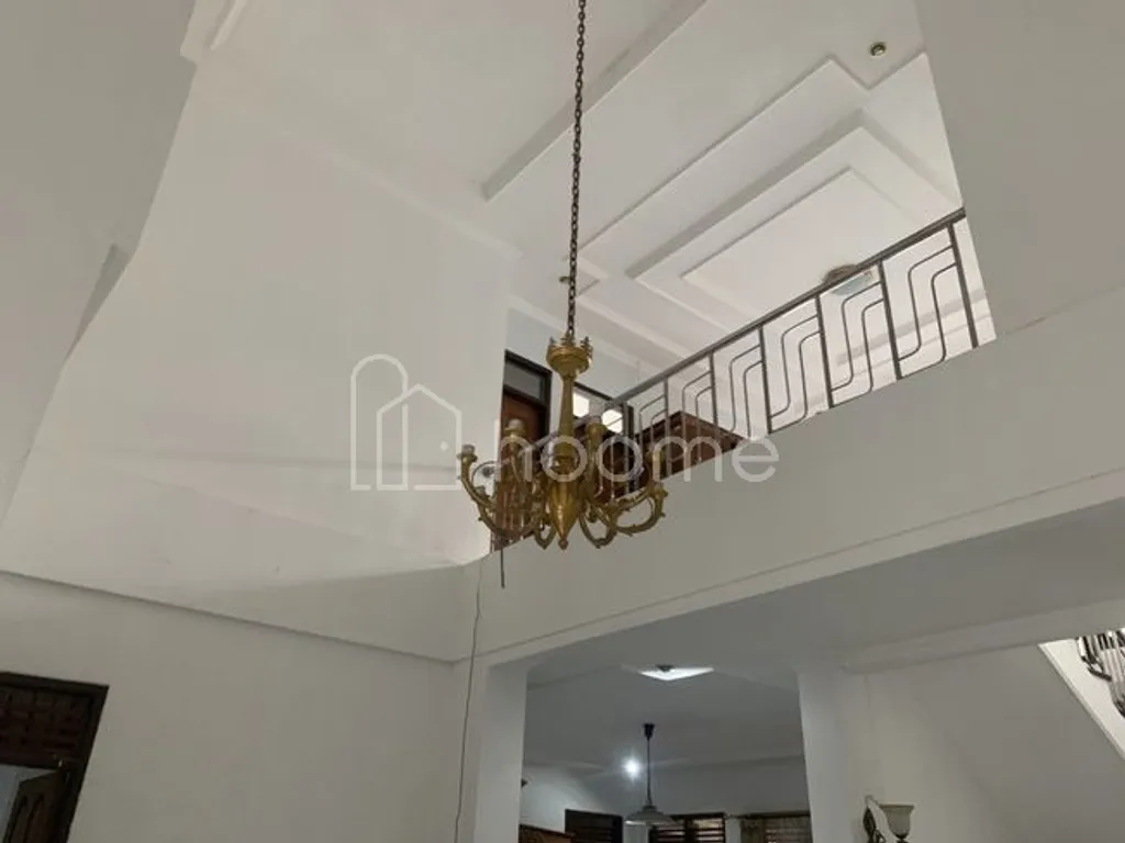 Dijual rumah mewah luas di komplek unpad cigadung