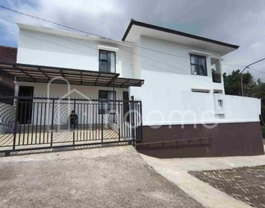 rumah dengan kolam renang bagus dijadikan sewa harian