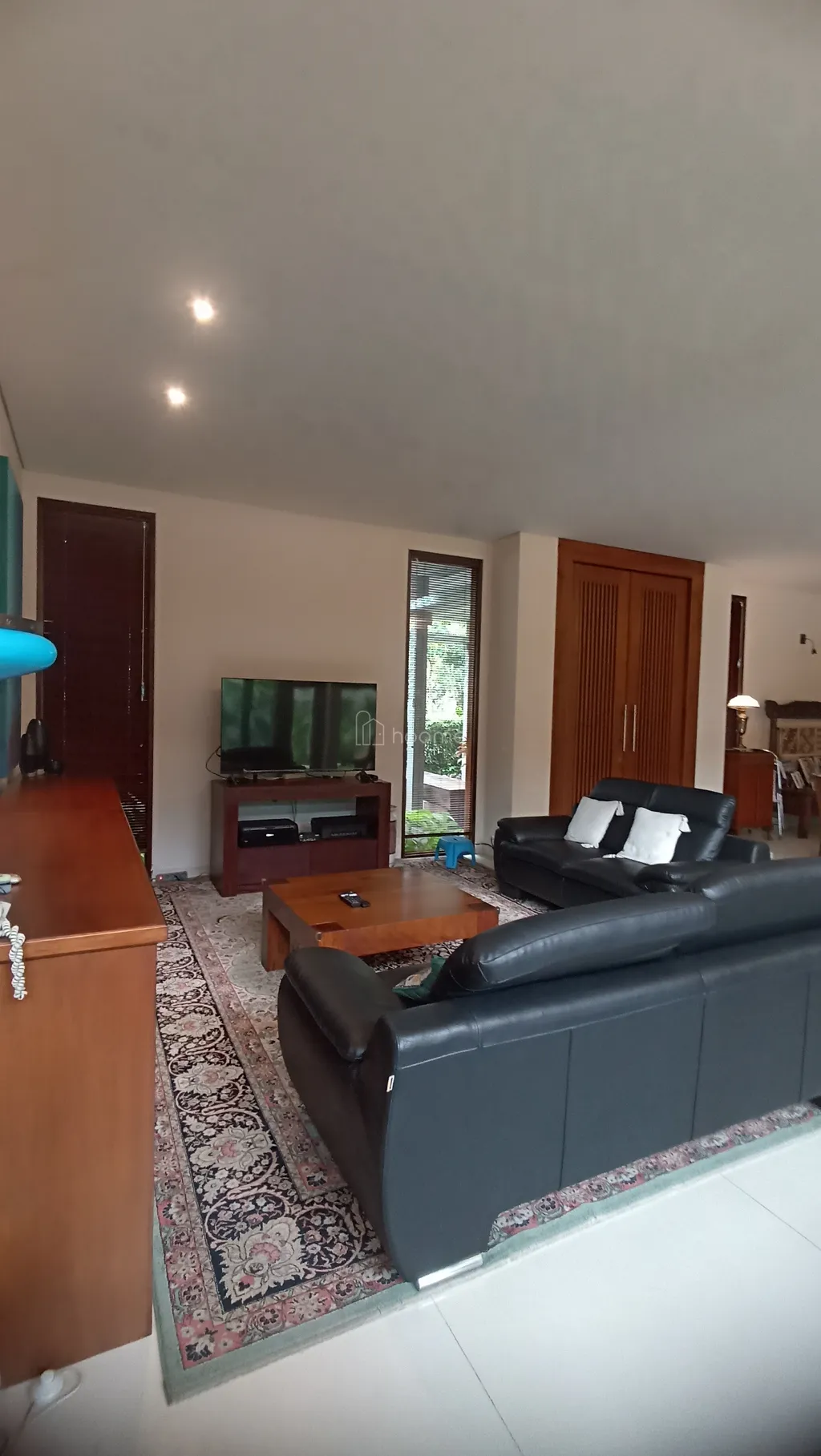 Rumah Hook Asri Dago Resor Bergaya Modern Tropicana