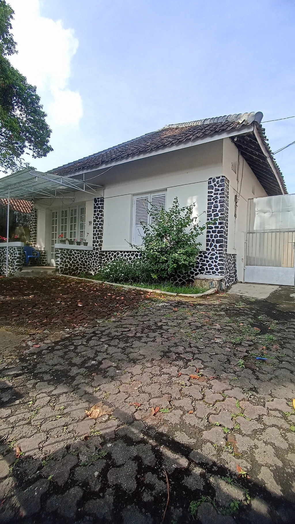 Dijual Rumah Vintage Maindroad di Tengah Kota Cocok Buat Bisnis Cafe