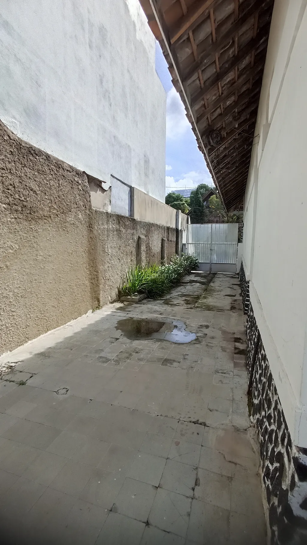 Dijual Rumah Vintage Maindroad di Tengah Kota Cocok Buat Bisnis Cafe