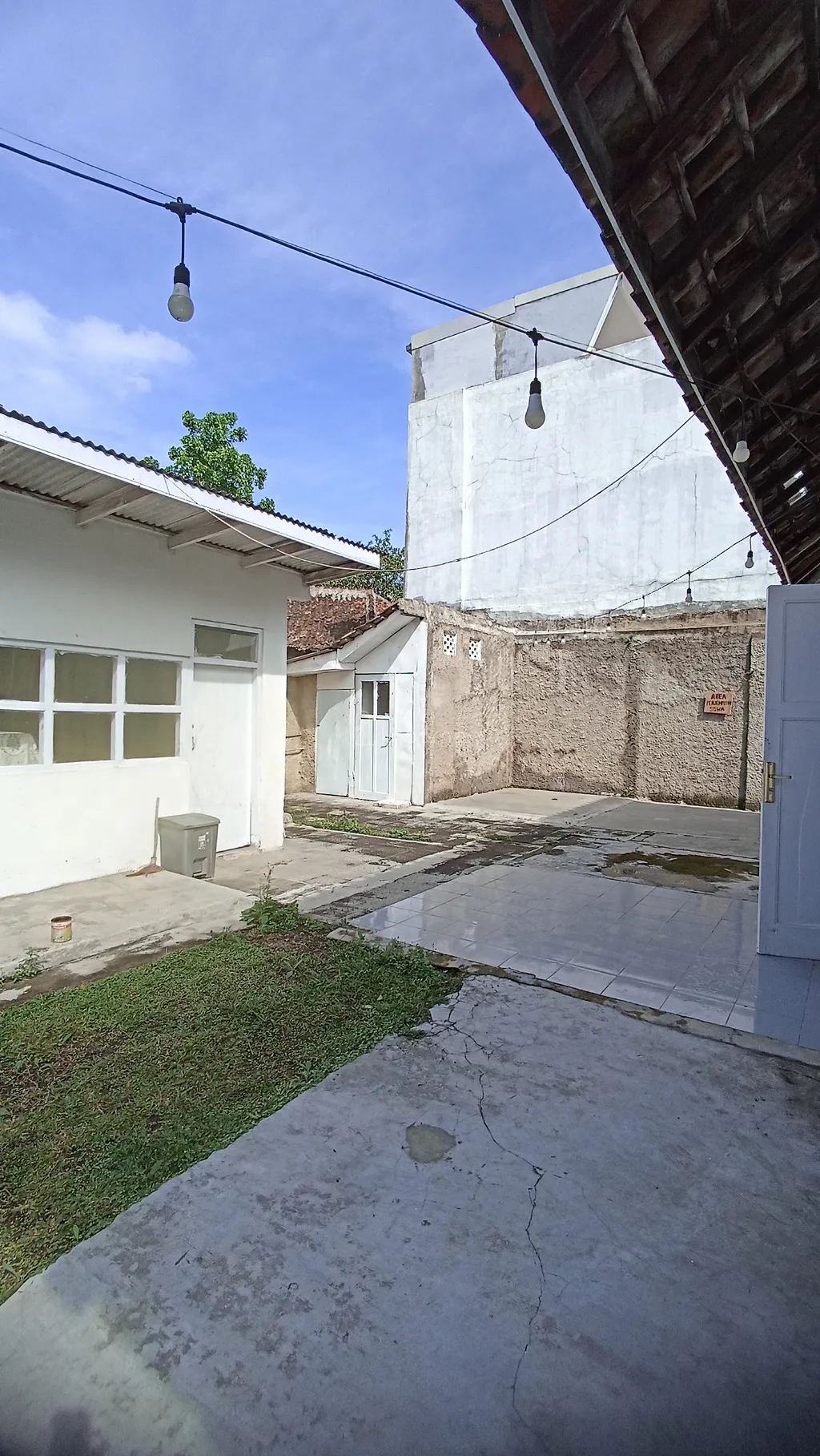 Dijual Rumah Vintage Maindroad di Tengah Kota Cocok Buat Bisnis Cafe