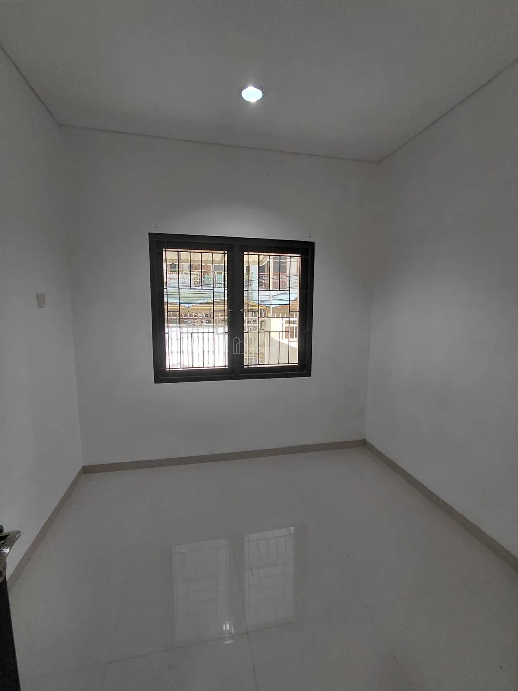 Dijual Rumah Baru Bangun 4KT 4KM 189m² Luas di Lokasi Strategis, Siap Huni!
