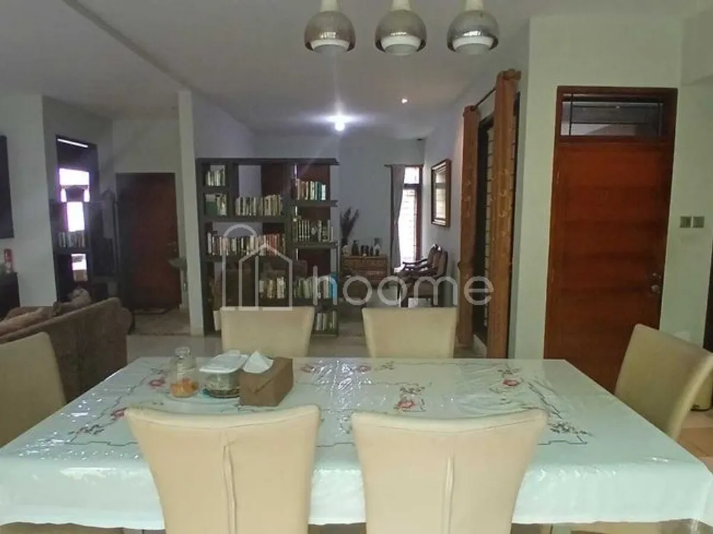 Dijual rumah dikomplek unpad cigadung tanah luas 6 kamar