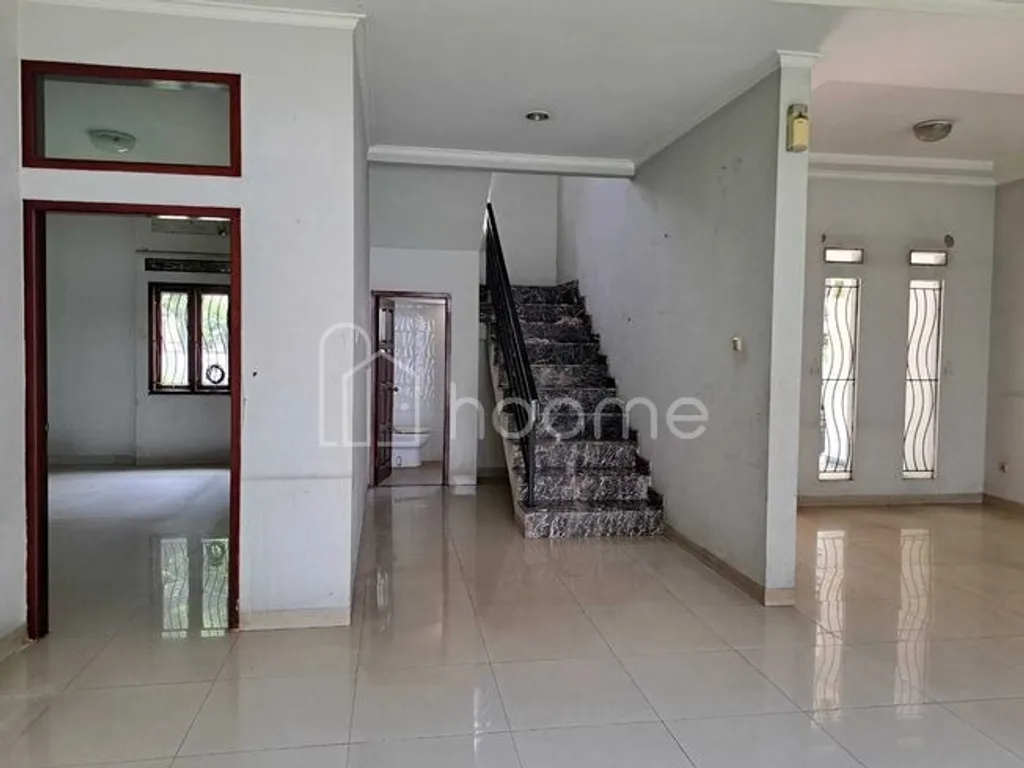 Dijual cepat rumah 2 lantai harga murah dan siap huni di Batununggal Indahh