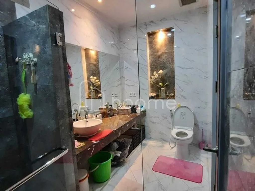 Dijual Rumah disayap lengkong besar, daerah pungkur