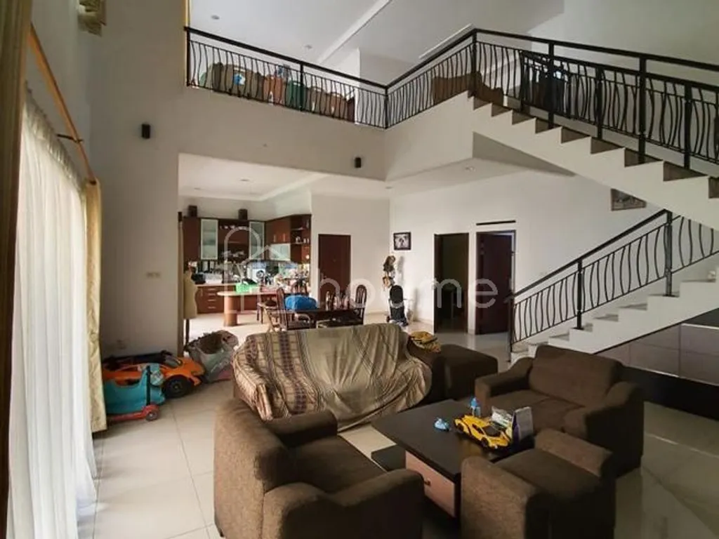 Dijual Rumah dan Gudang di Leuwisari