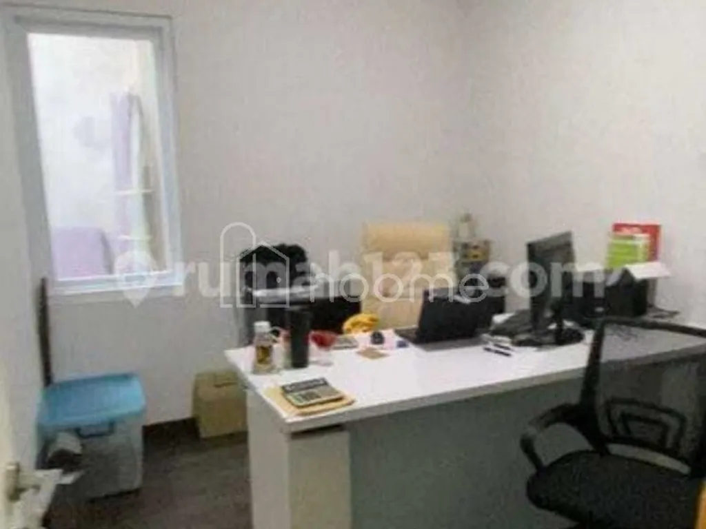 Dijual Rumah strategiss di Taman Holis Indah 1