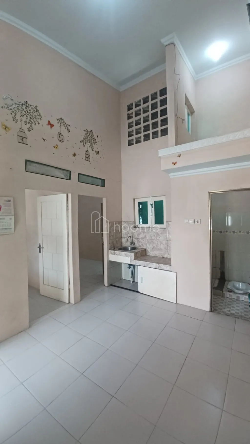 Dikontrakan rumah tinggal dengan halaman luas di daerah Kaligandu Serang