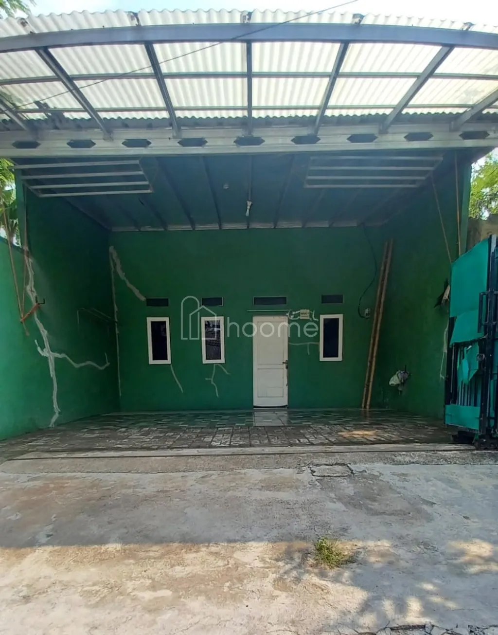 Dikontrakan rumah tinggal dengan halaman luas di daerah Kaligandu Serang