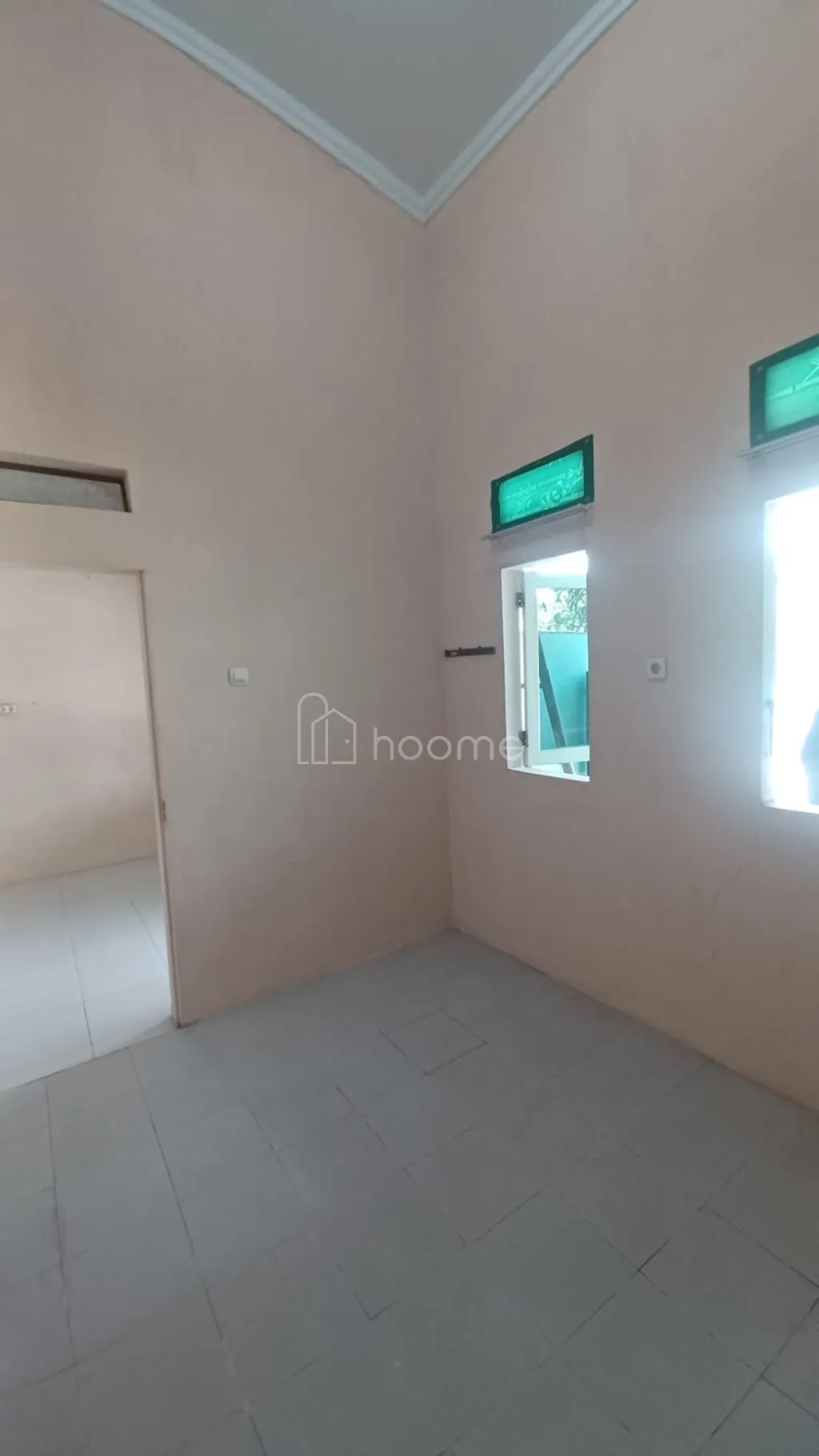 Dikontrakan rumah tinggal dengan halaman luas di daerah Kaligandu Serang