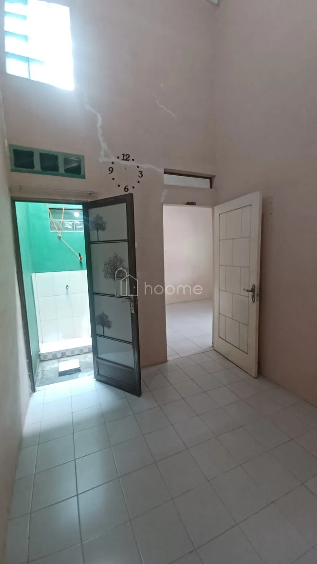 Dikontrakan rumah tinggal dengan halaman luas di daerah Kaligandu Serang