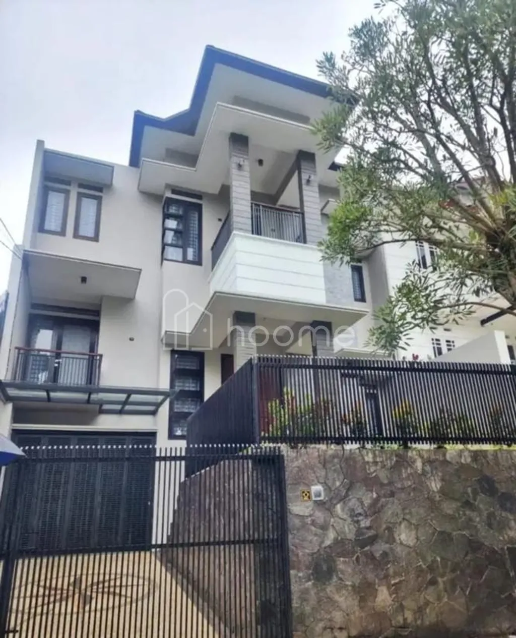 Dijual Rumah Mewah 6KT 5KM 320m² Full Furnished di Setiabudi Bandung Cocok untuk Keluarga Besar!