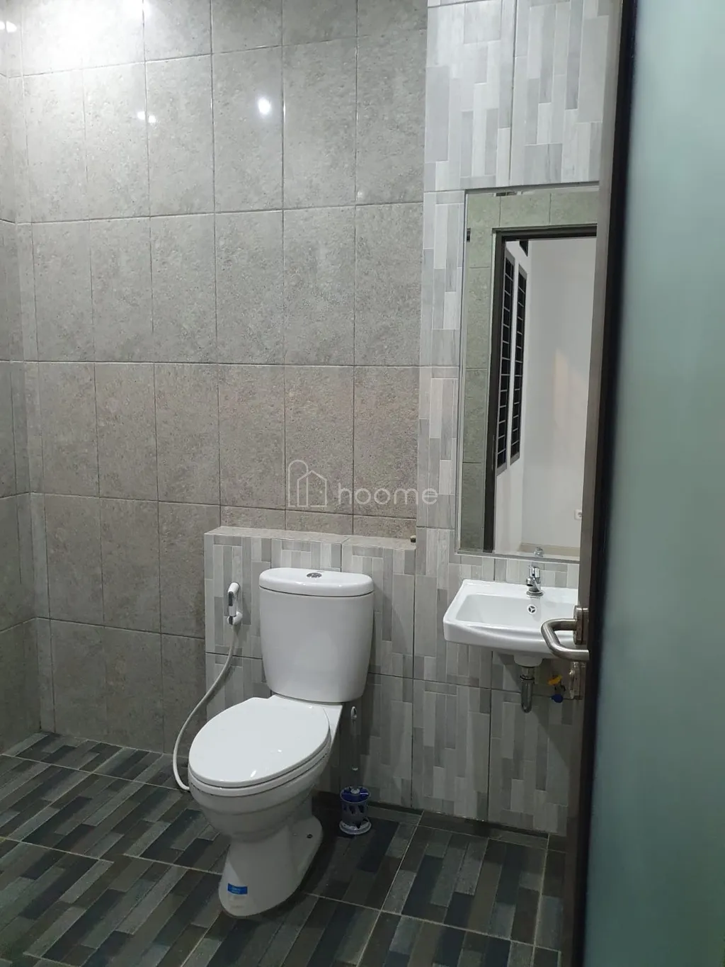 Dijual Rumah Mewah 6KT 5KM 320m² Full Furnished di Setiabudi Bandung Cocok untuk Keluarga Besar!