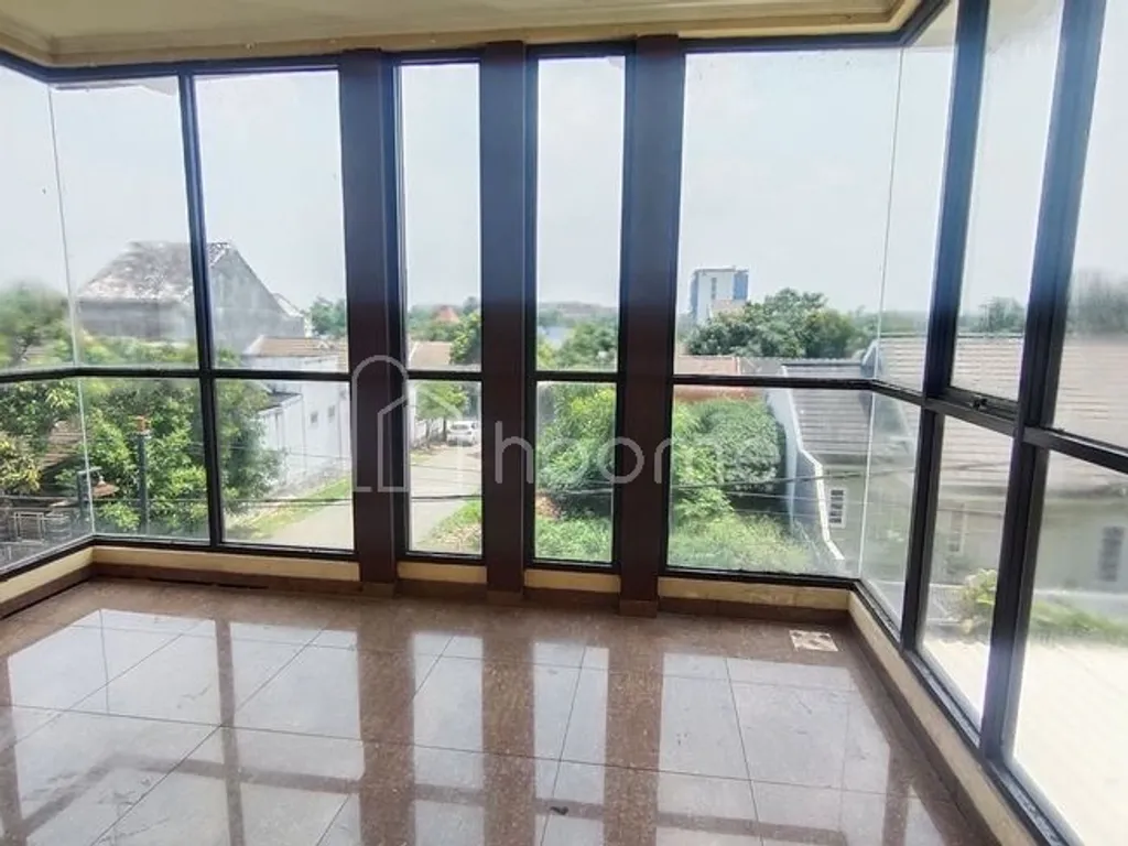 Rumah Modern 2 Lantai Siap Huni Dekat Area Perkantoran