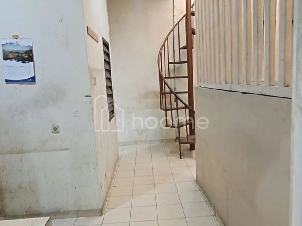 Rumah Modern 2 Lantai Siap Huni Dekat Area Perkantoran