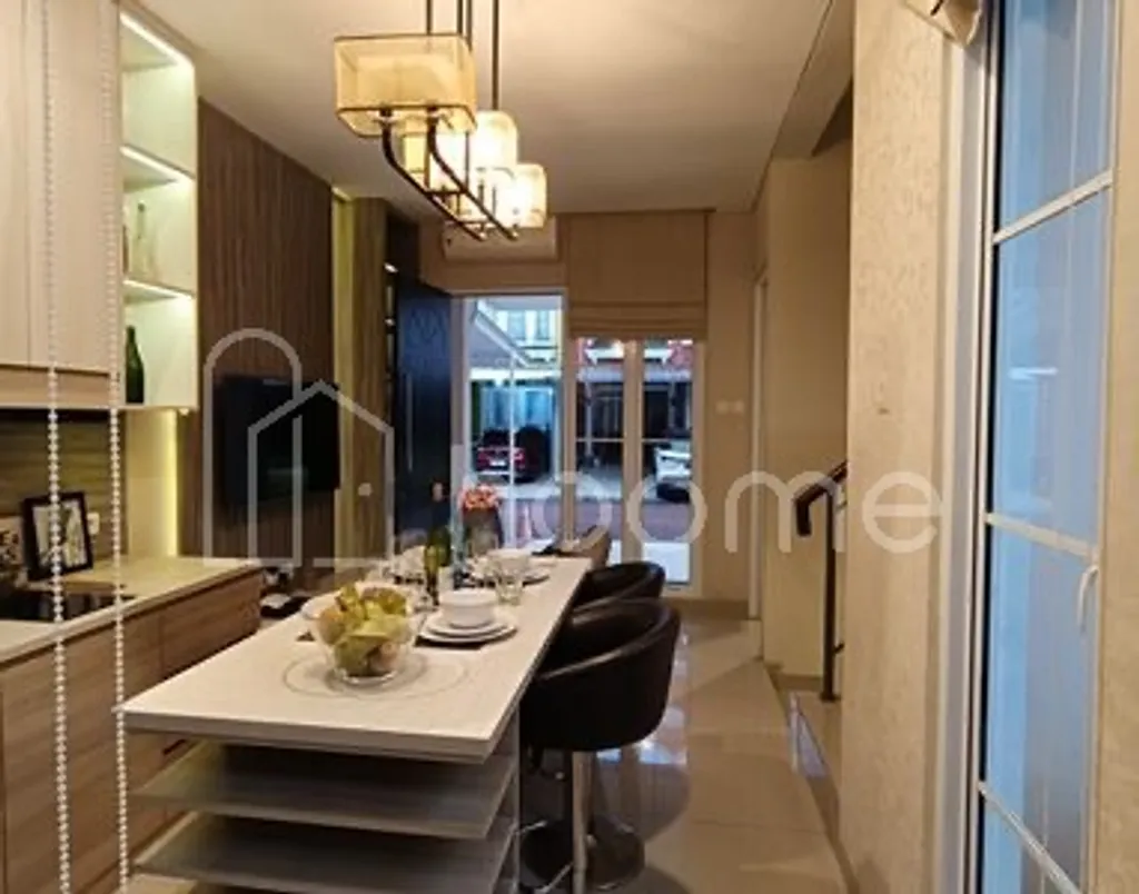 Dijual Rumah Posisi Hook dan Full Furnished di Gading Serpong