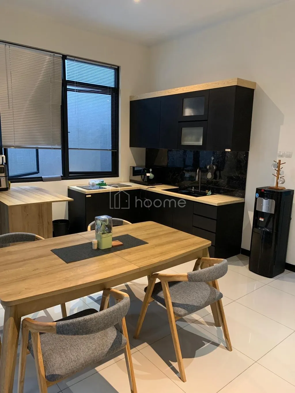 Rumah Bagus Nyaman Semi Furnished di Taman Holis Indah Bandung