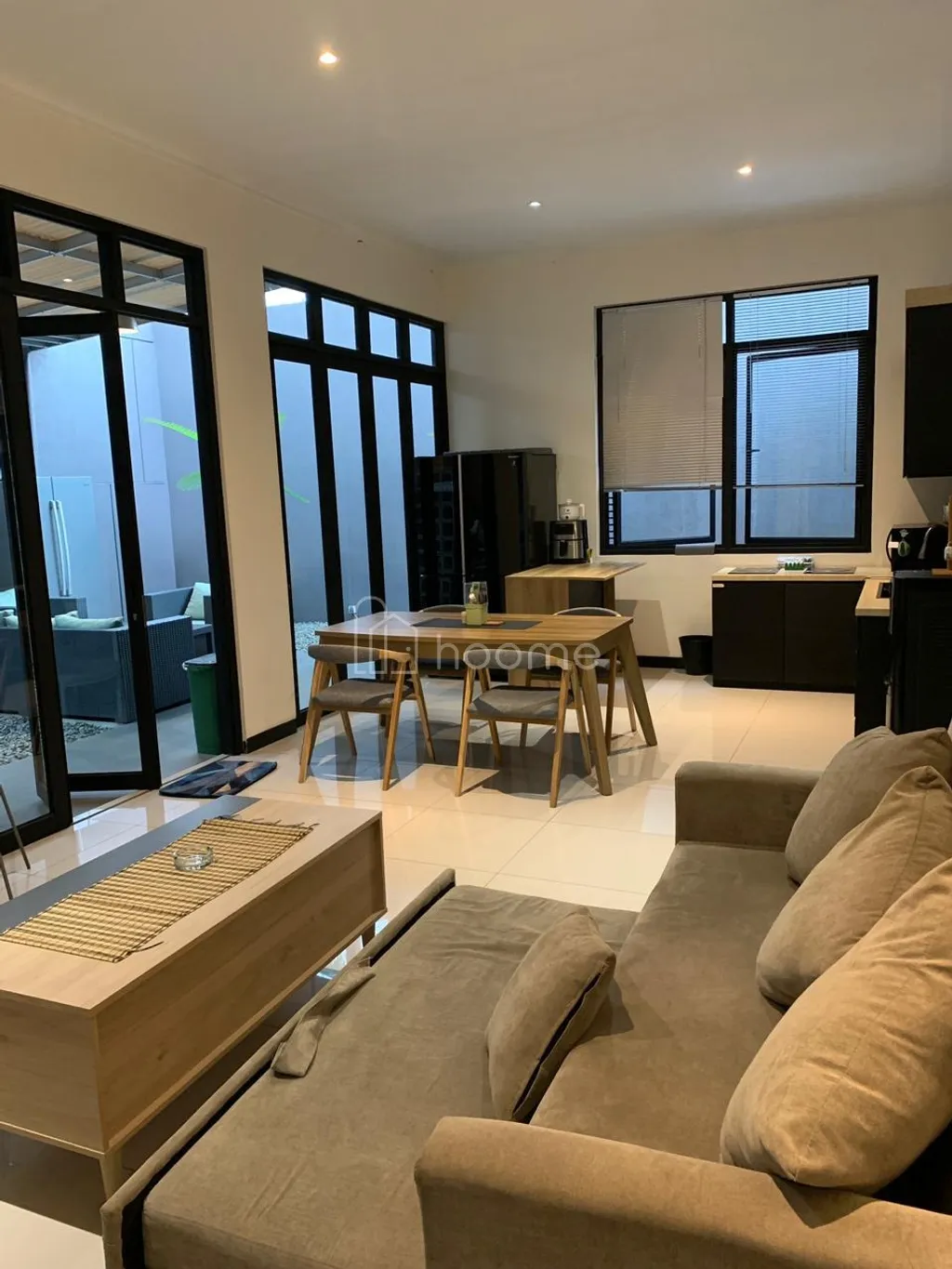 Rumah Bagus Nyaman Semi Furnished di Taman Holis Indah Bandung