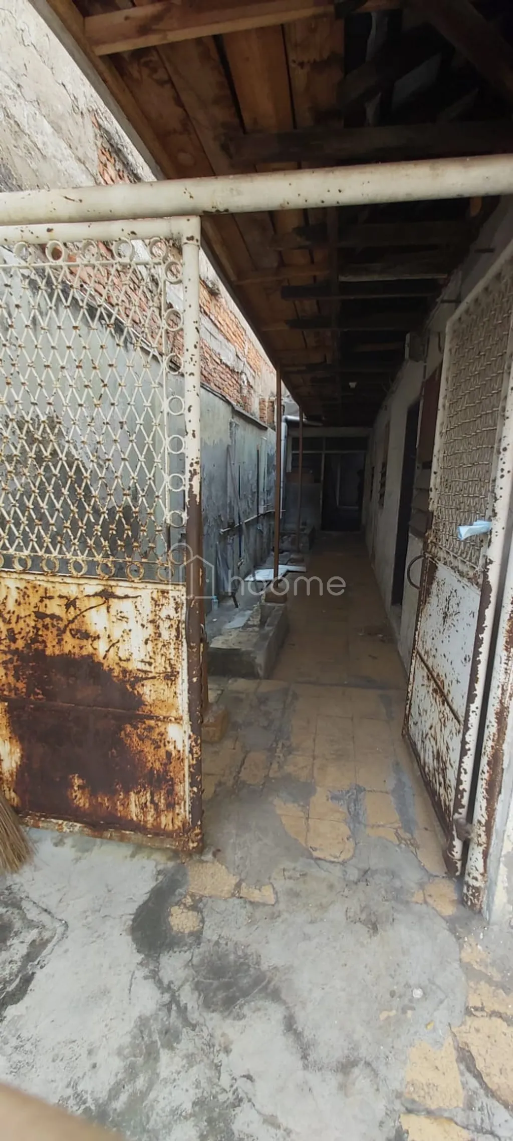 Jual Rumah Tua hitung tanah di daerah Mangga Besar sangat strategis