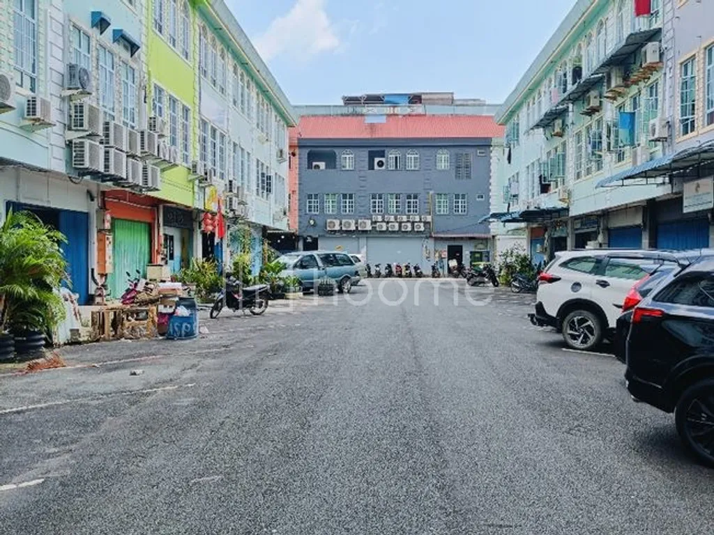 dijual ruko batam center 3 lantai , belakang ikan cianjur