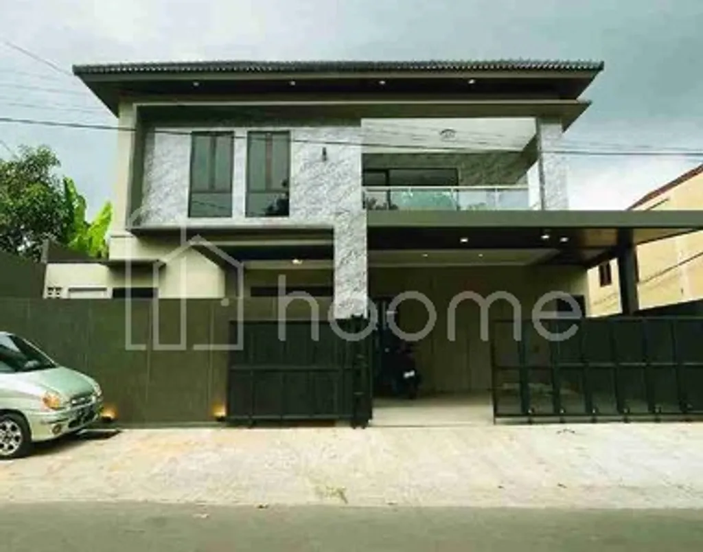 Rumah Mewah Semi Furnished, Pinggir Jalan Aspal, Dekat Waterboom Jogja