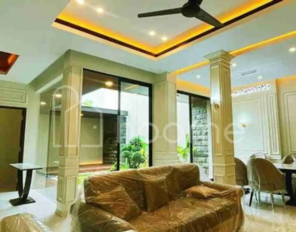 Rumah Mewah Semi Furnished, Pinggir Jalan Aspal, Dekat Waterboom Jogja