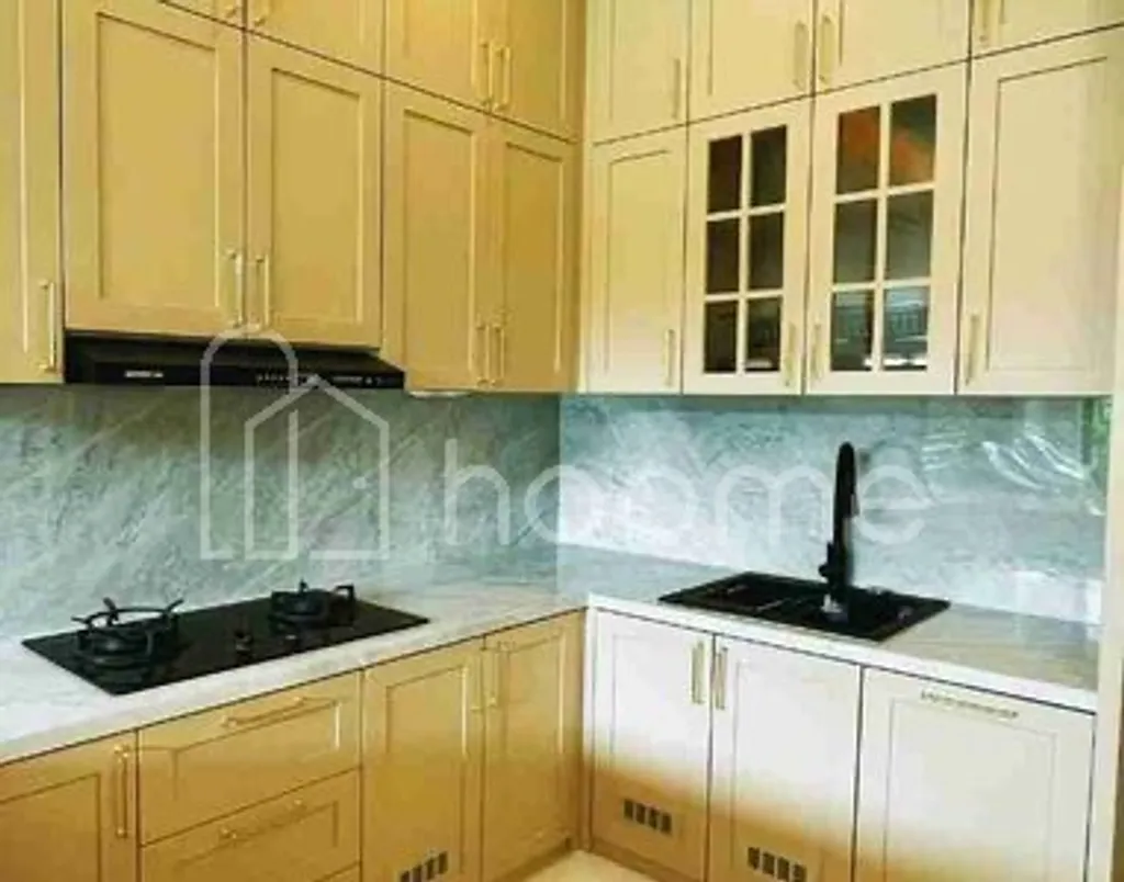 Rumah Mewah Semi Furnished, Pinggir Jalan Aspal, Dekat Waterboom Jogja