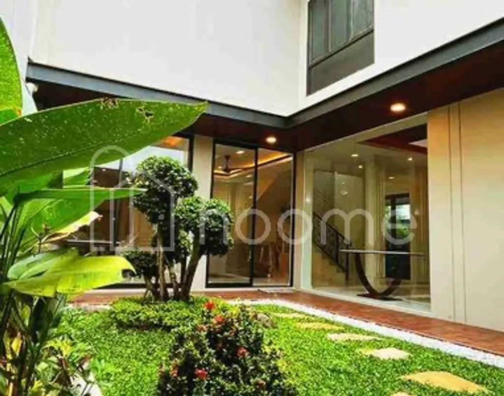 Rumah Mewah Semi Furnished, Pinggir Jalan Aspal, Dekat Waterboom Jogja