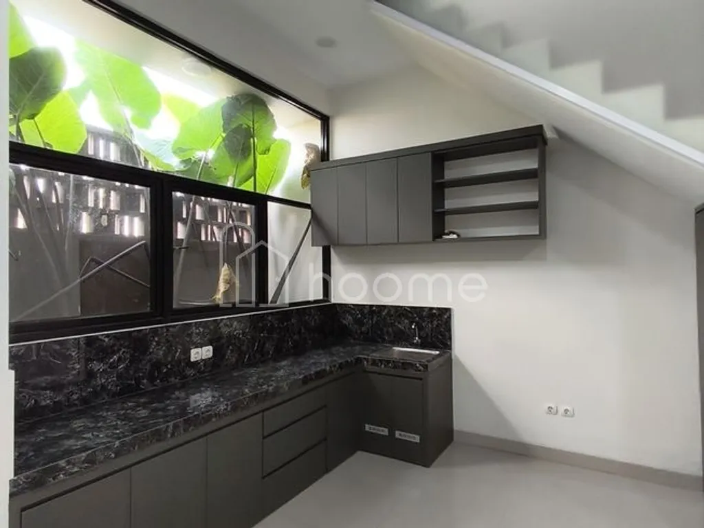 Rumah 2 Lantai Di Monjali, Selatan Hotel Hyatt