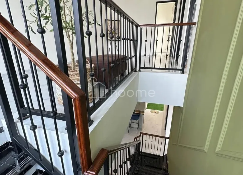 BRAND NEW HOUSE!! RUMAH DENGAN MODEL FASAD MODERN KLASIK SIAP UNTUK DI HUNII