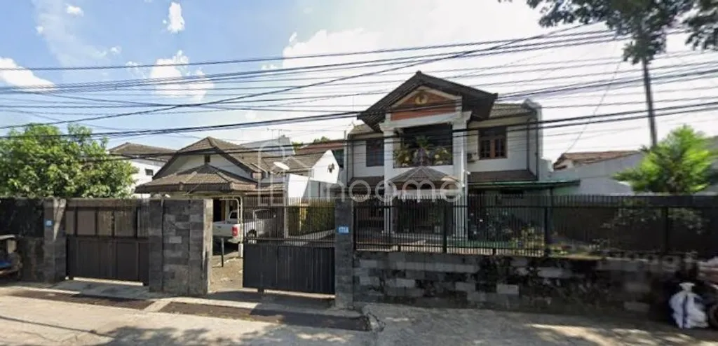Dijual Rumah dan Kantor dengan halaman luas di Cikutra Bandung