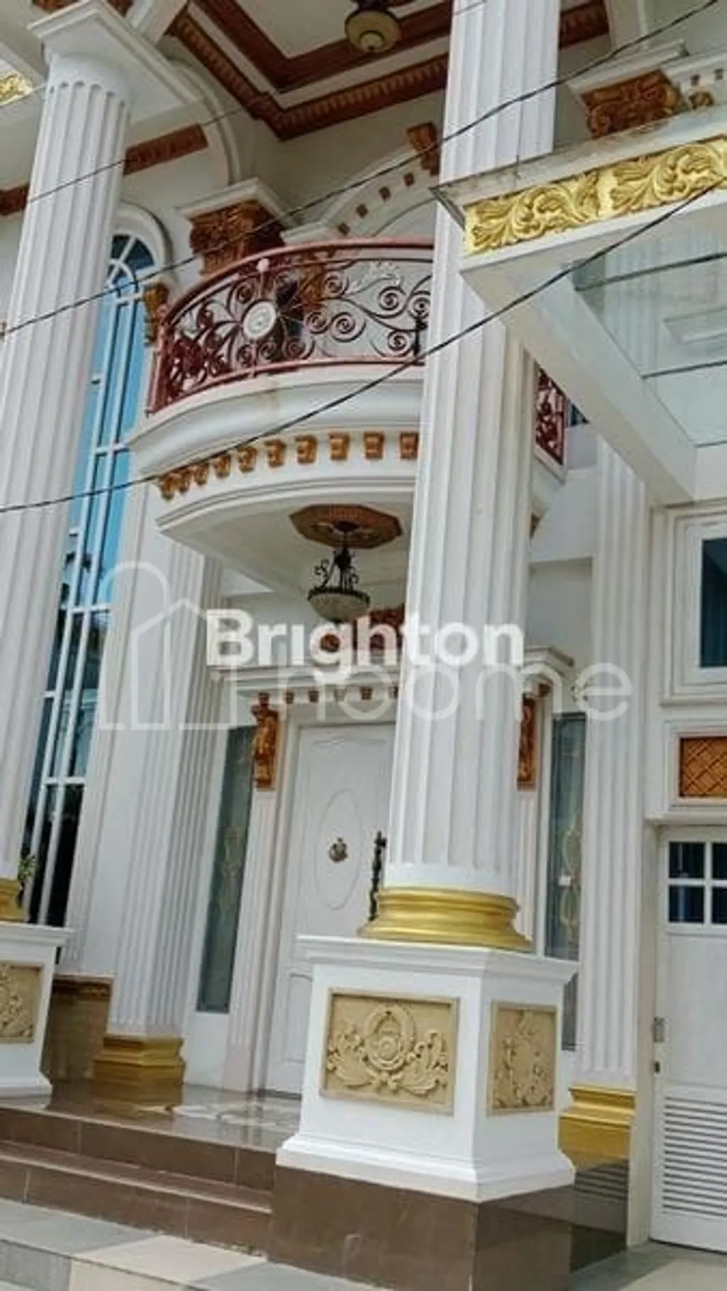 RUMAH MEWAH DENGAN ARSITEKTUR KLASIK MEMUKAU, JALAN ABDUL RAHMAN SALEH I