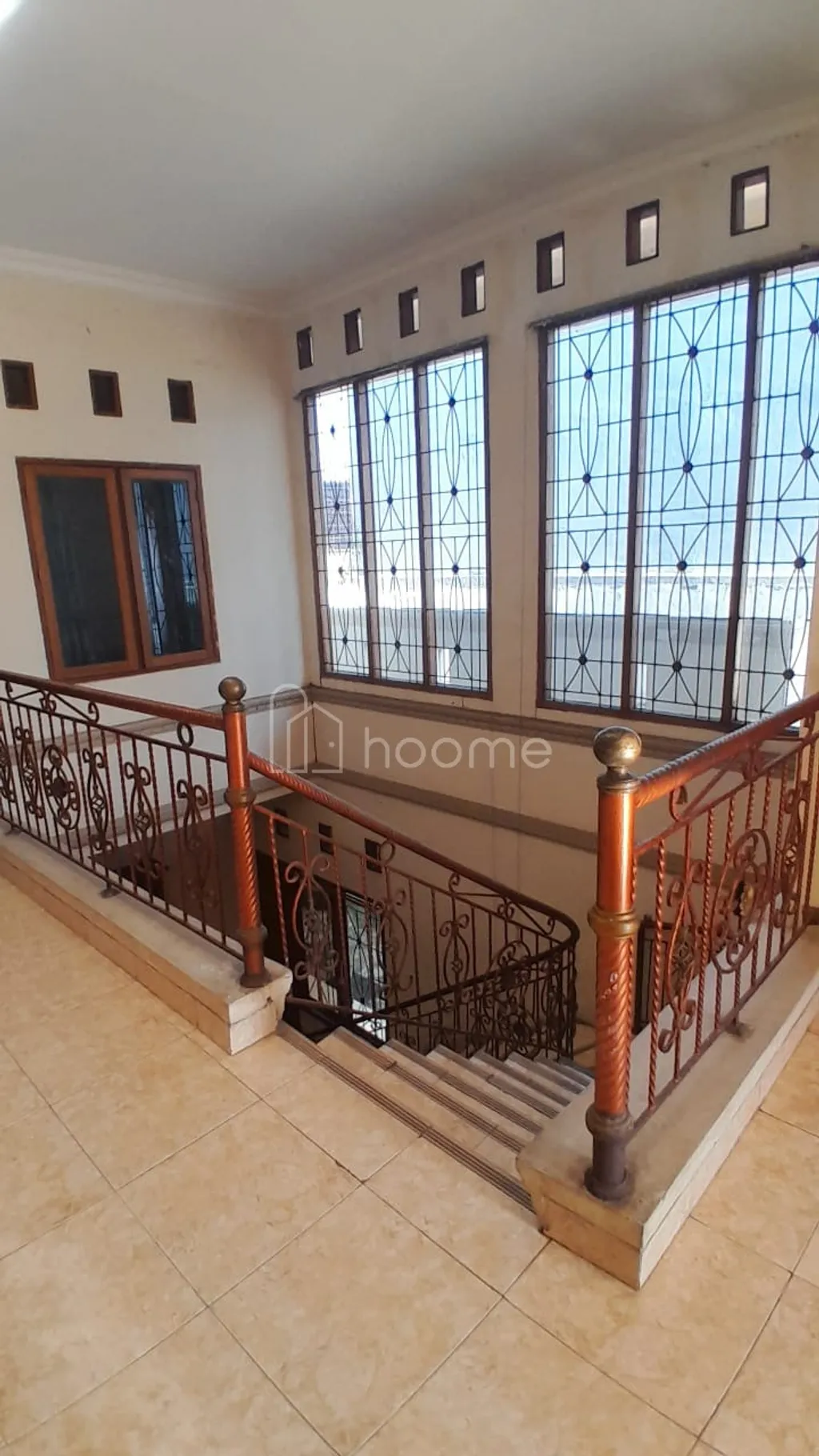 Dijual Rumah Asri 301m2 6 kamar tidur Depan RPTRA