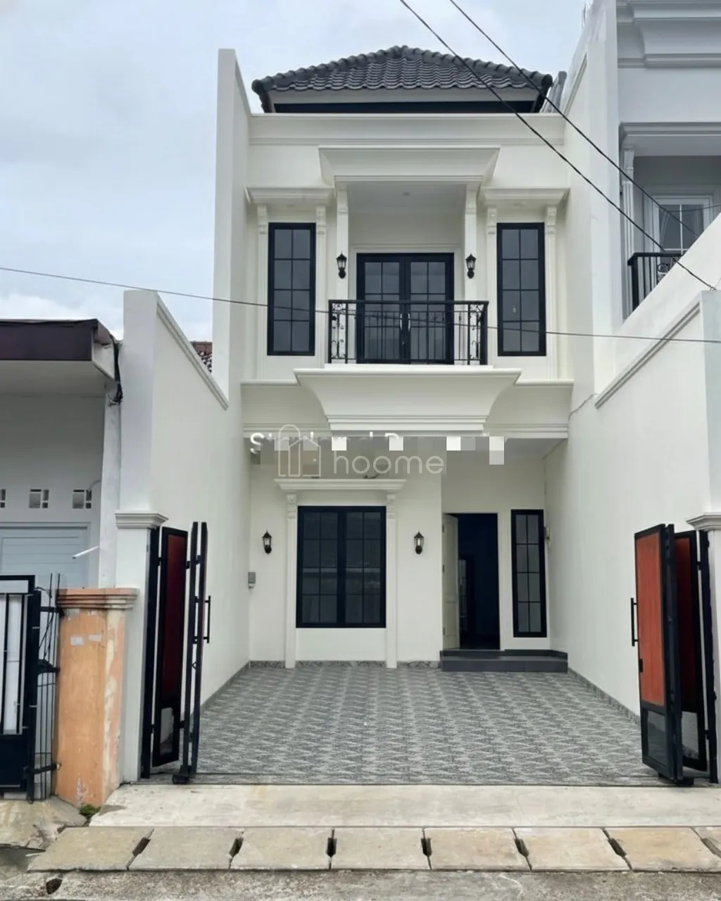 Rumah siap huni American Classic di Joglo Jakbar 