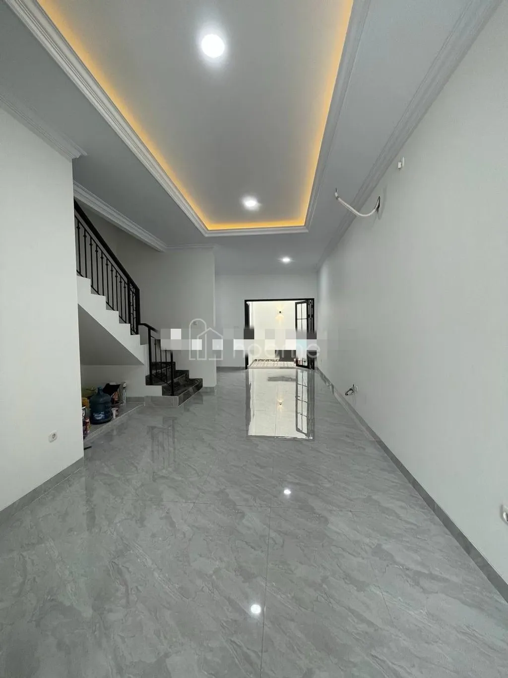 Rumah siap huni American Classic di Joglo Jakbar 