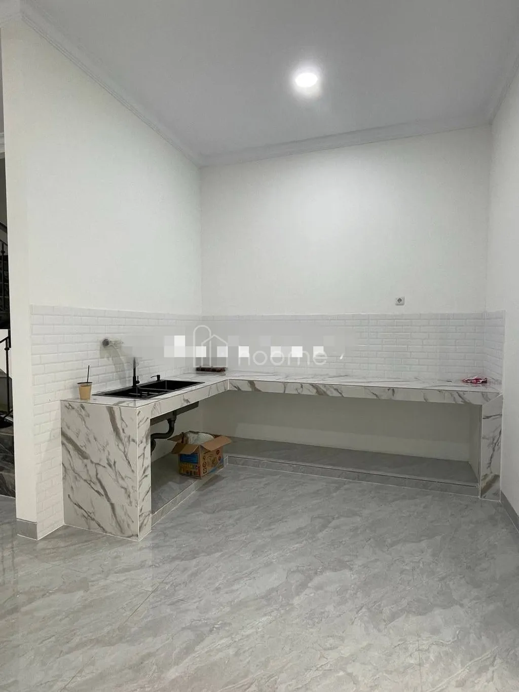 Rumah siap huni American Classic di Joglo Jakbar 