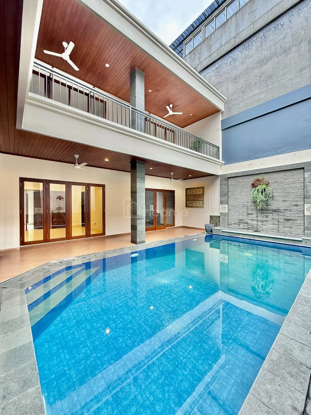 Jual Rumah di Dalam Komplek Lebak Bulus, Jakarta Selatan - Baru Renovasi, Ada Kolam Renang